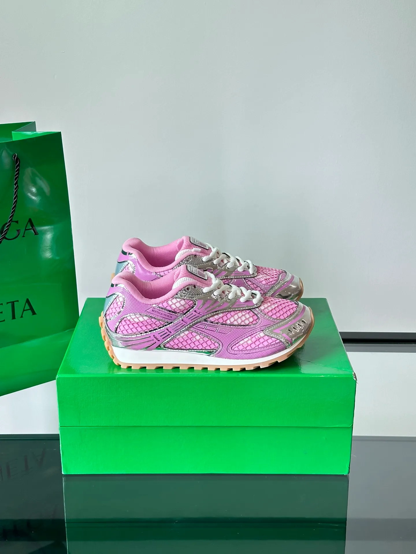 p620 "Bv" new orbit👫 casual sneakers for couples, the retro style of the millennium is so handsome, a super cool fashion item, the most important thing is that it feels incomparably comfortable on the feet, and the design style is also perfect. It will definitely be the one you wear most in daily life, original development, high quality presentation! Size: 35-45 (men’s size 38.45 customized)